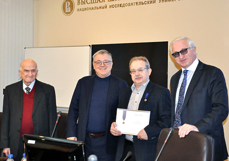 Руководитель департамента социологии Александр Чепуренко награжден Почетным знаком II степени ВШЭ