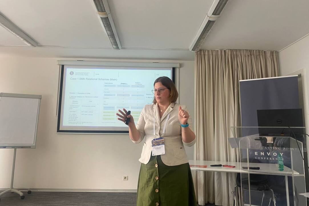 Иллюстрация к новости: ECER-2025: Что общего у ИИ, настольных игр и Николы Теслы?