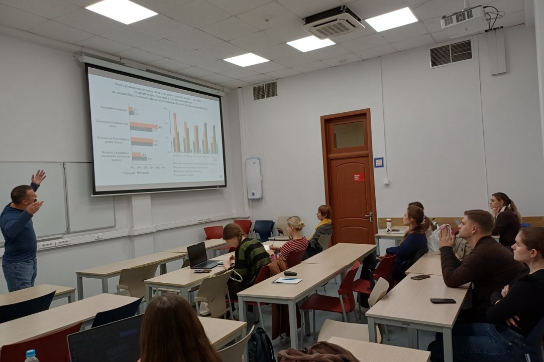 Иллюстрация к новости: «Не ограничиваясь историей: Севастополь фестивальный» – репортаж с семинара проектной группы факультета социальных наук